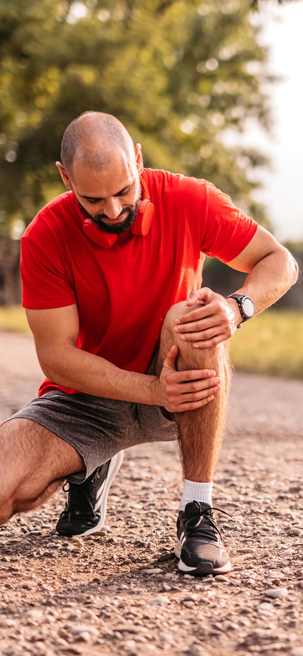 Sportsman hurting his knee during running