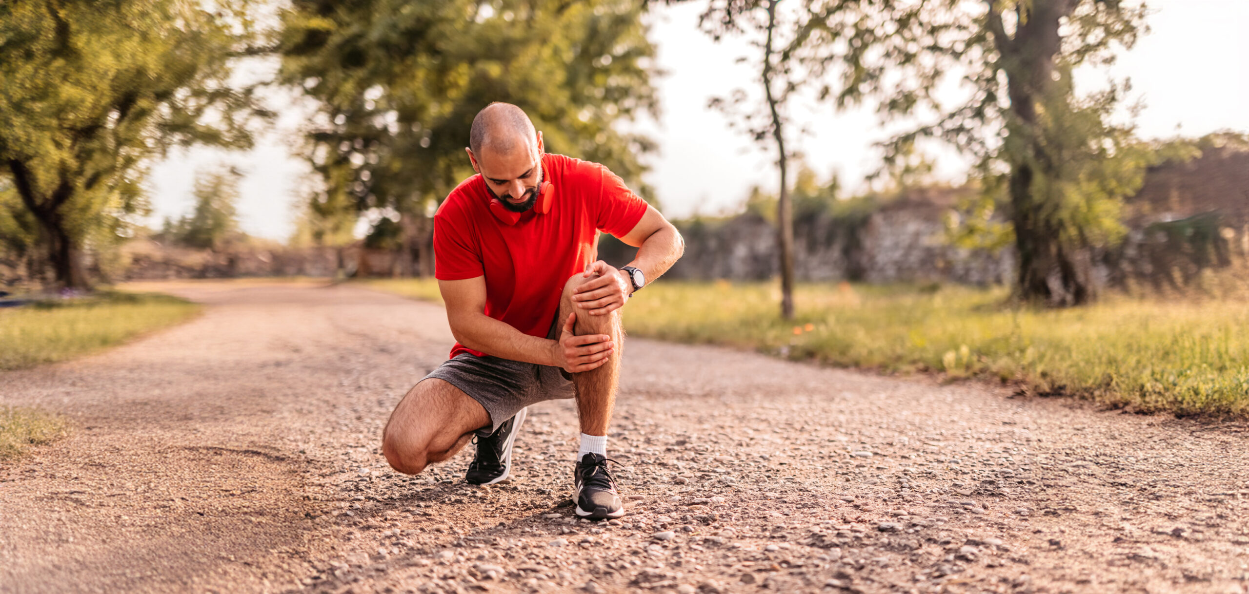 Sportsman hurting his knee during running